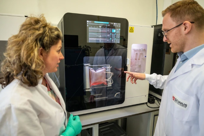Scientists working with Osilaris bioreactor
